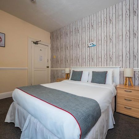 Oyo Pier Hotel Rhyl Bagian luar foto