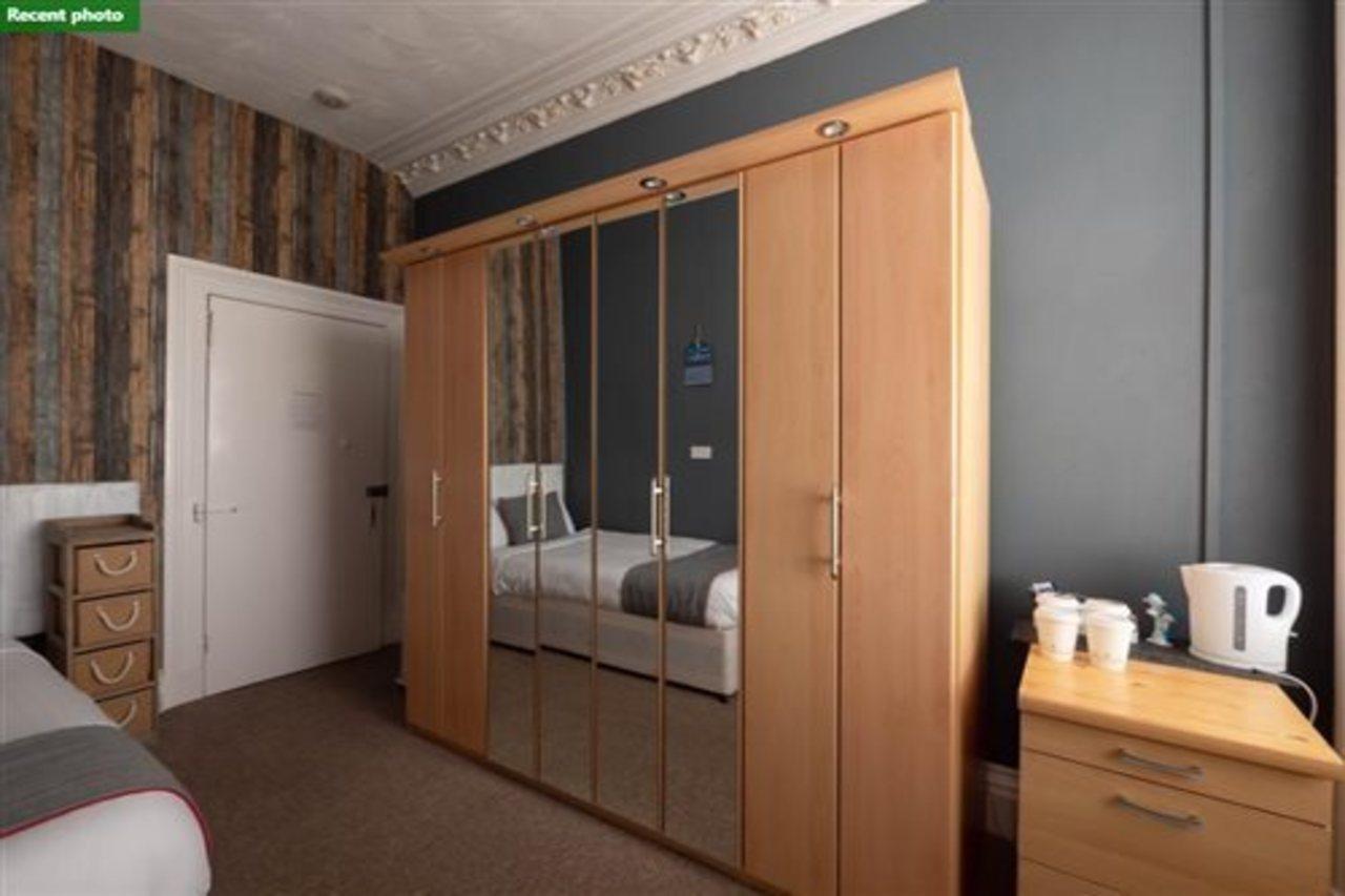 Oyo Pier Hotel Rhyl Bagian luar foto