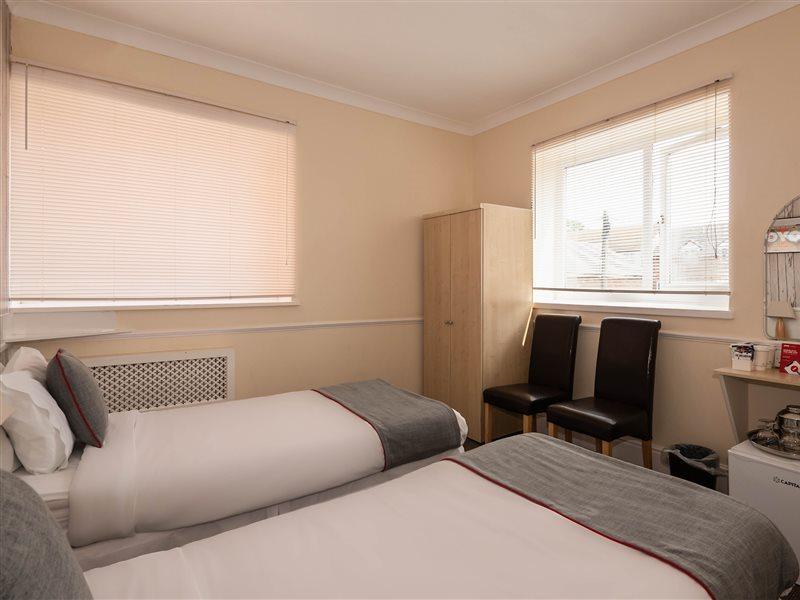 Oyo Pier Hotel Rhyl Bagian luar foto