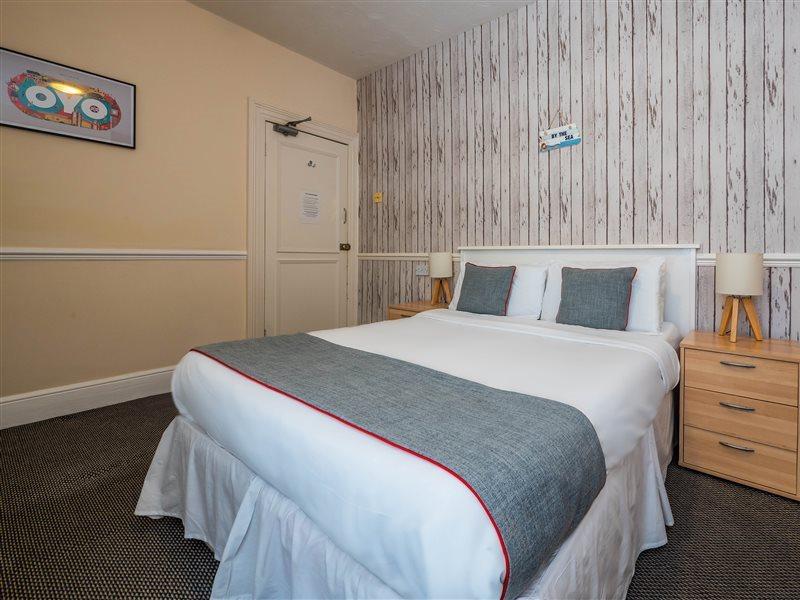 Oyo Pier Hotel Rhyl Bagian luar foto