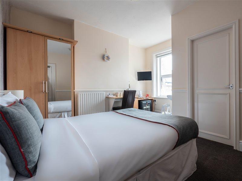 Oyo Pier Hotel Rhyl Bagian luar foto