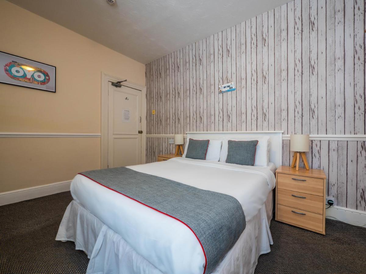 Oyo Pier Hotel Rhyl Bagian luar foto
