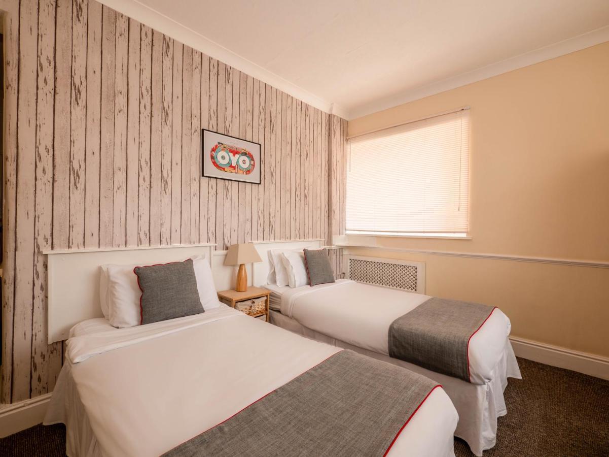 Oyo Pier Hotel Rhyl Bagian luar foto