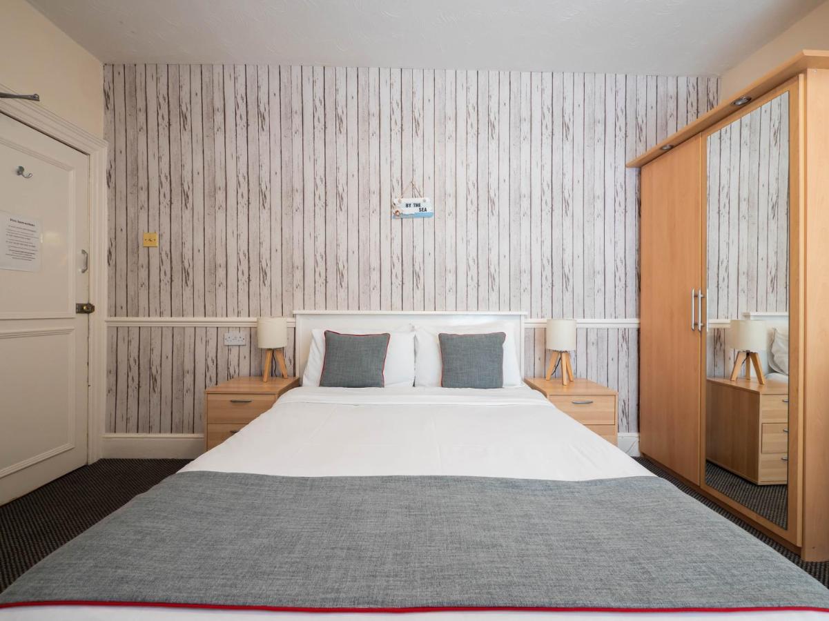 Oyo Pier Hotel Rhyl Bagian luar foto