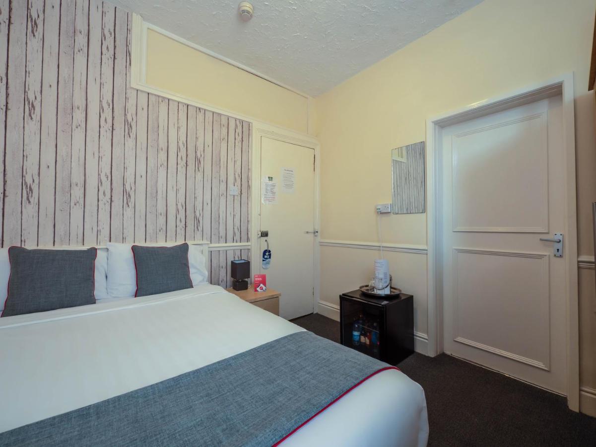 Oyo Pier Hotel Rhyl Bagian luar foto
