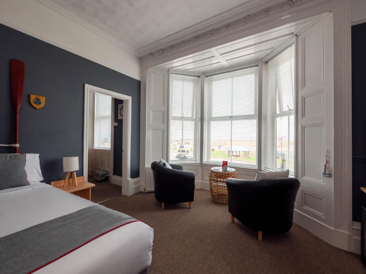 Oyo Pier Hotel Rhyl Bagian luar foto