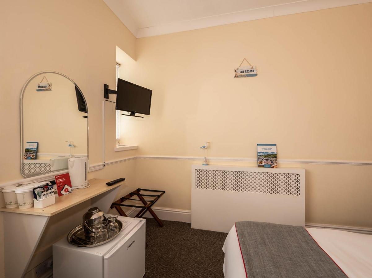 Oyo Pier Hotel Rhyl Bagian luar foto