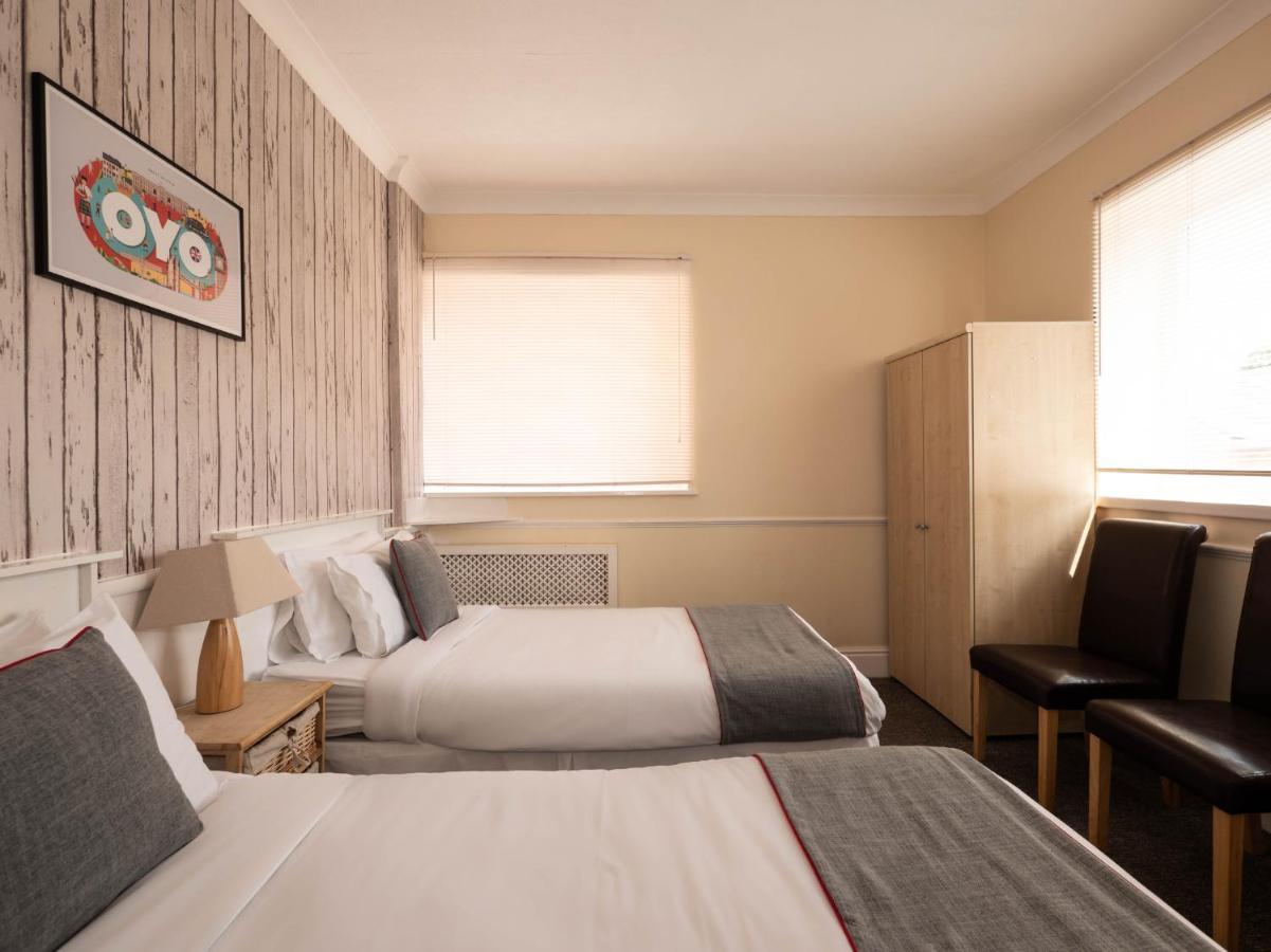 Oyo Pier Hotel Rhyl Bagian luar foto