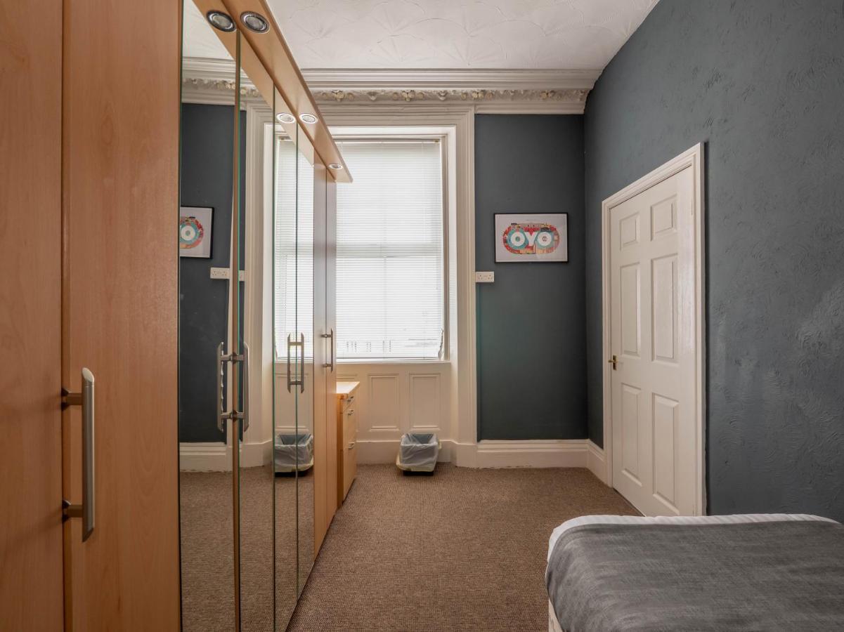 Oyo Pier Hotel Rhyl Bagian luar foto