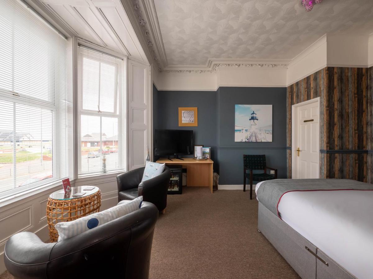 Oyo Pier Hotel Rhyl Bagian luar foto