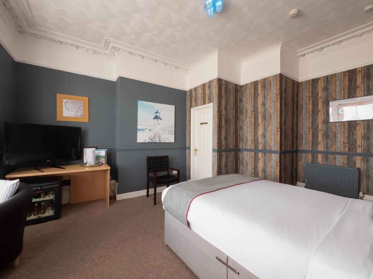 Oyo Pier Hotel Rhyl Bagian luar foto