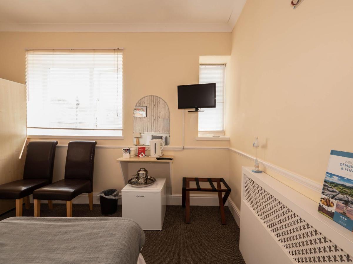Oyo Pier Hotel Rhyl Bagian luar foto