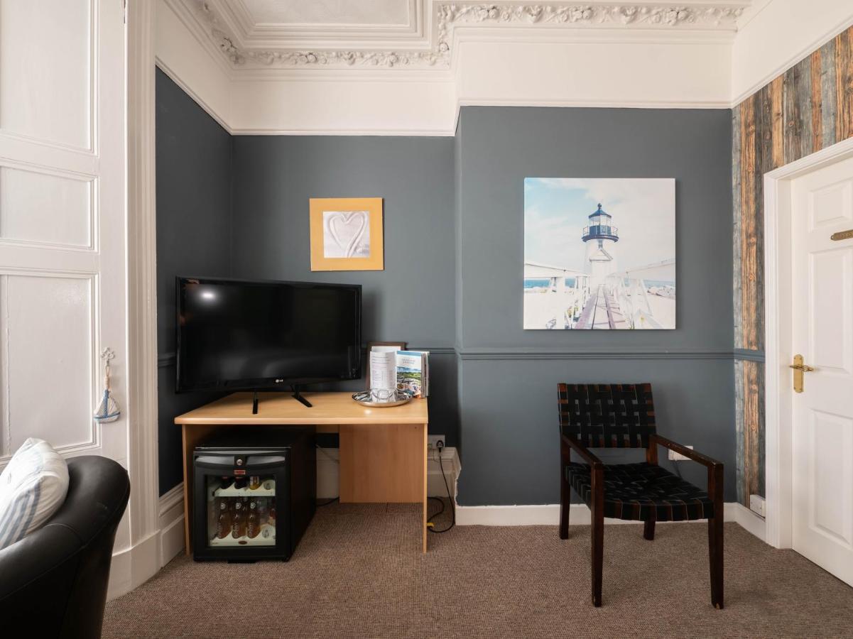 Oyo Pier Hotel Rhyl Bagian luar foto