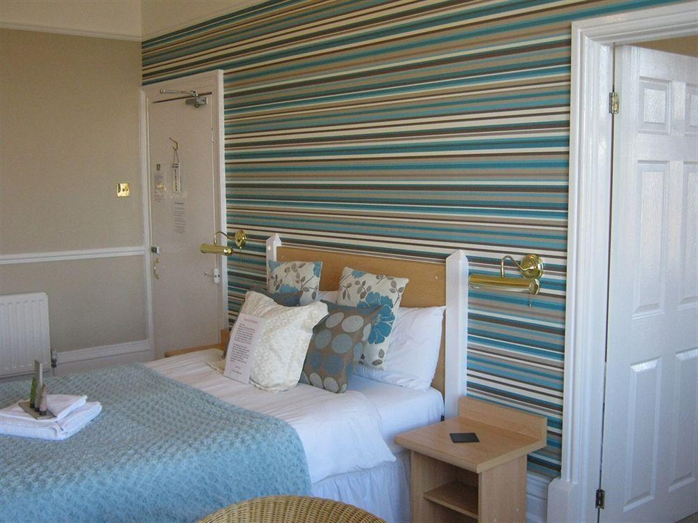 Oyo Pier Hotel Rhyl Bagian luar foto