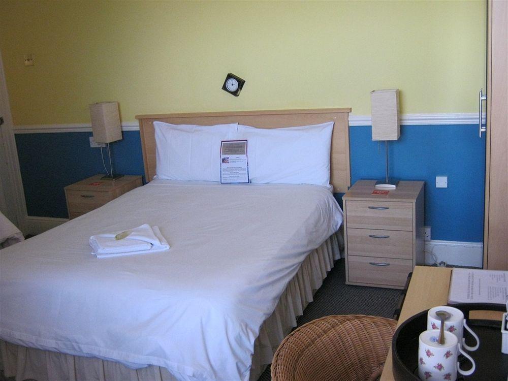 Oyo Pier Hotel Rhyl Bagian luar foto