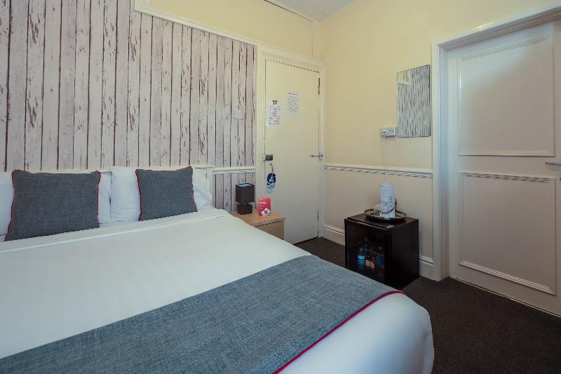 Oyo Pier Hotel Rhyl Bagian luar foto